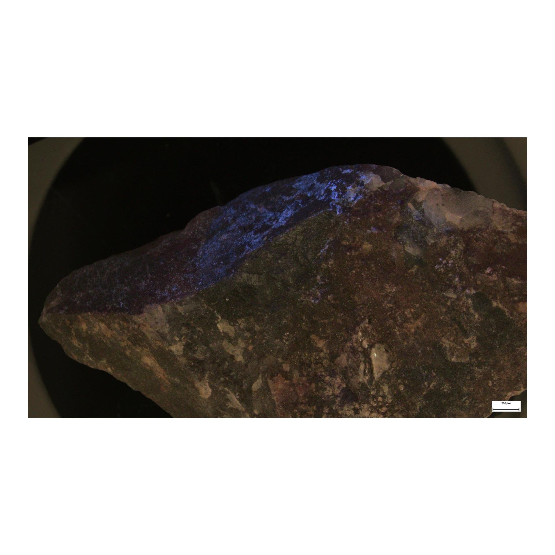 Mineralstuff Scheelit Molybdoscheelit på Wolframit Fluorescerande